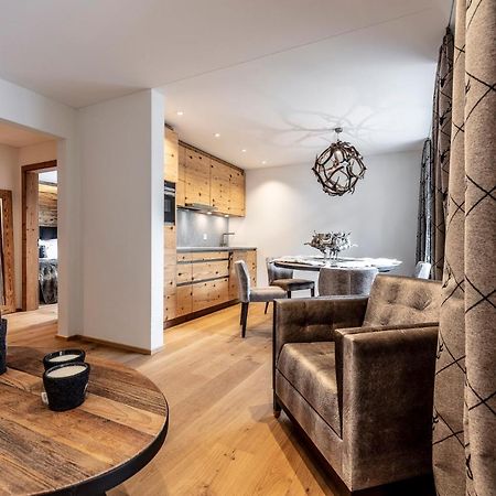 Unique Alpic Style Apartment In The Heart Of Davos Luaran gambar