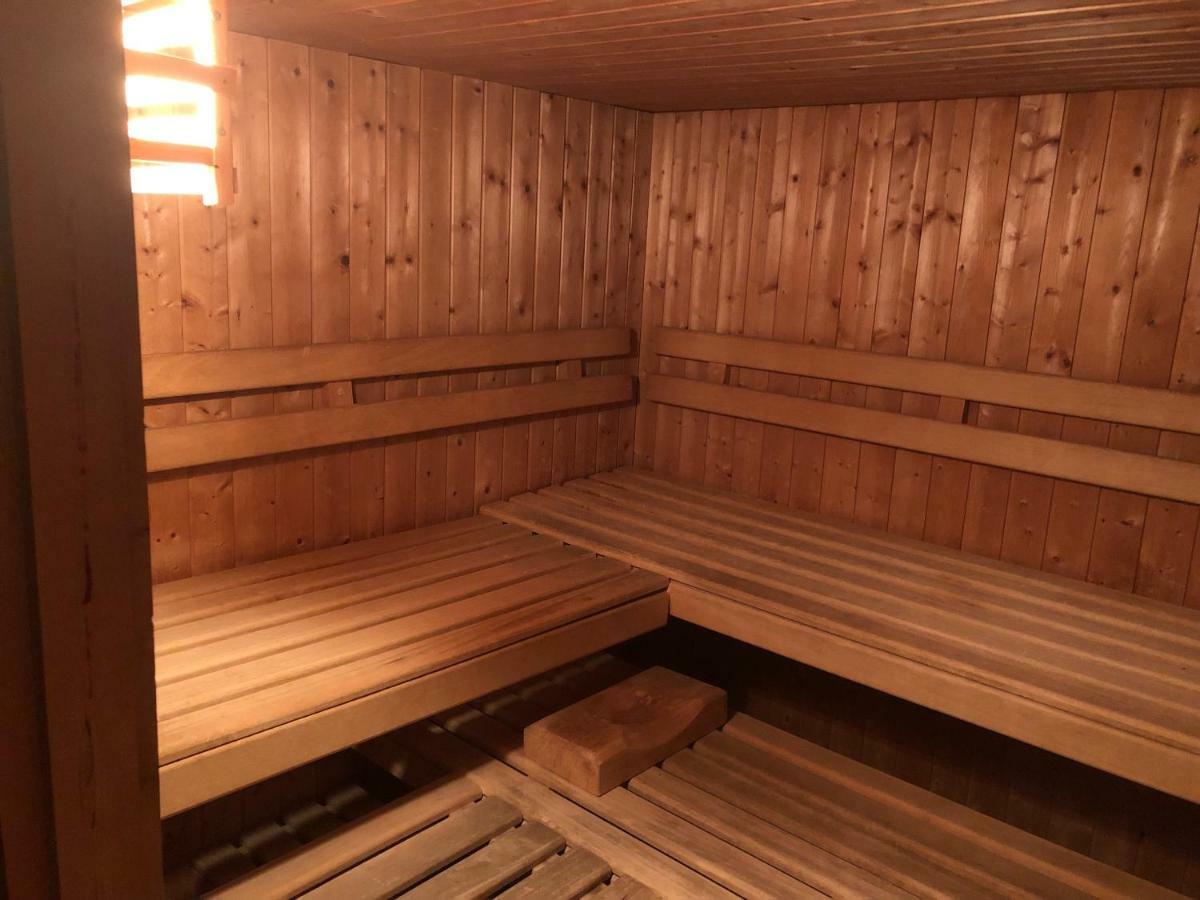Unique Alpic Style Apartment In The Heart Of Davos Luaran gambar
