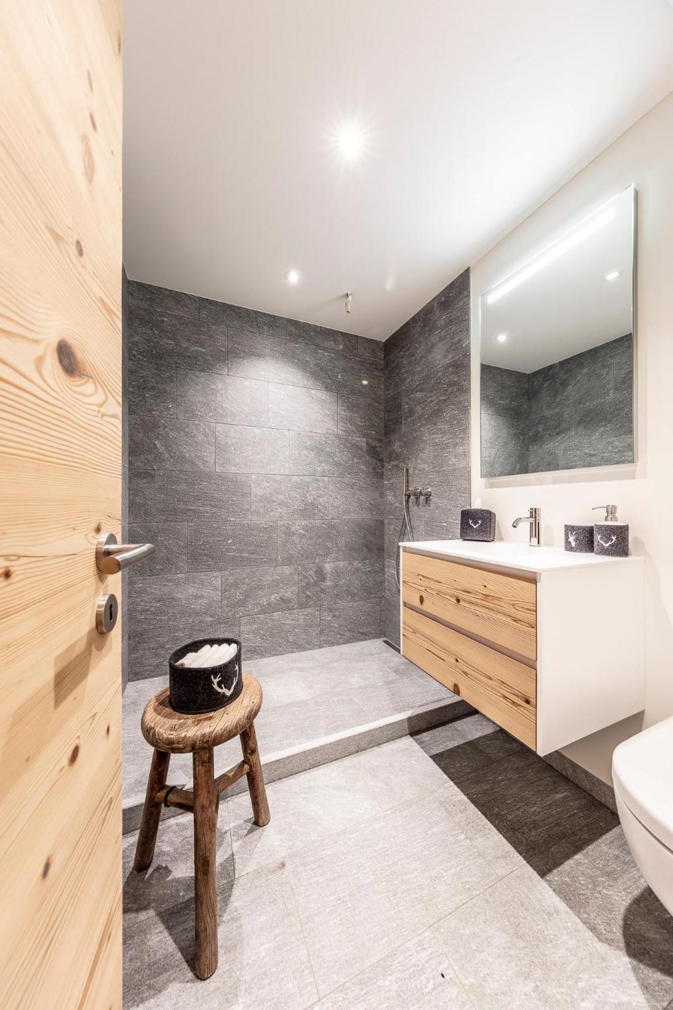 Unique Alpic Style Apartment In The Heart Of Davos Luaran gambar
